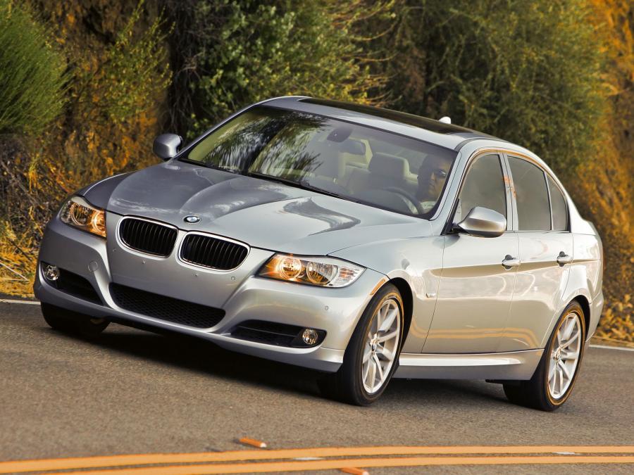  BMW 328i Sedan 2009 года  (US) (фото 7 из 8)